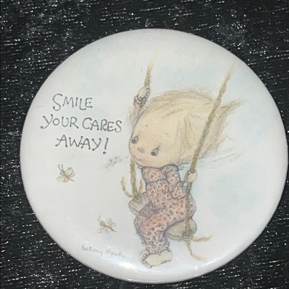 PRECIOUS MOMENTS Button with Child on Swing $7 - Picture 4 of 4